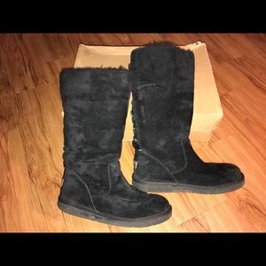 Women’s size 7 Roseberry black lace up Ugg boots